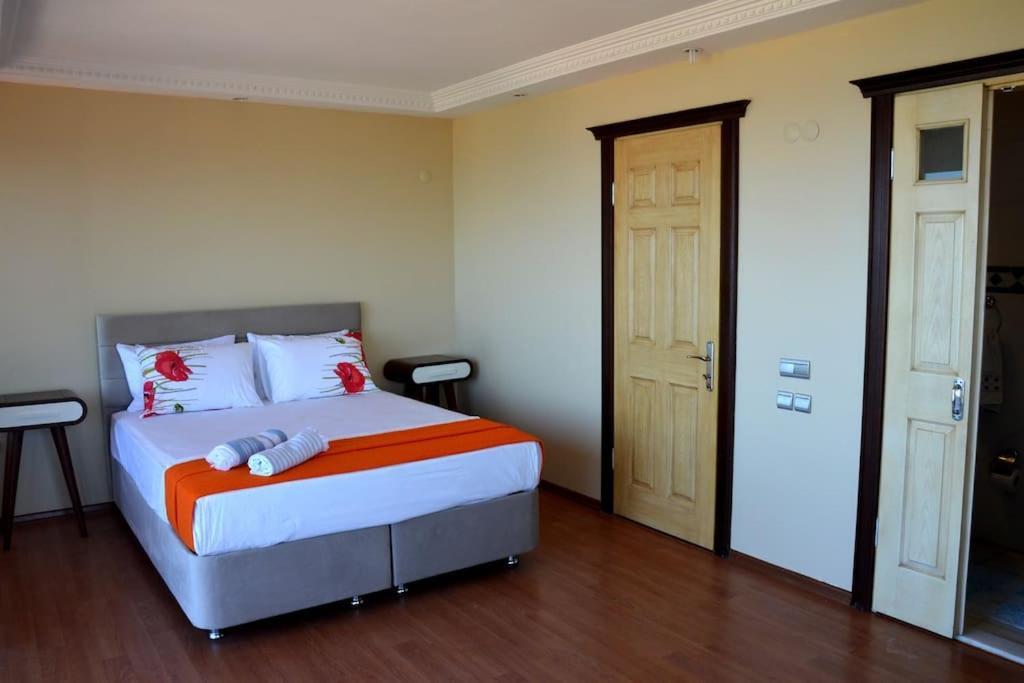 Villa Muhtesem Deniz Manzarali 6+1 Kuşadası
