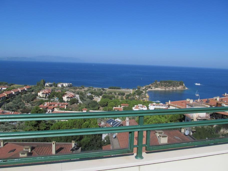 Villa Muhtesem Deniz Manzarali 6+1 Kuşadası