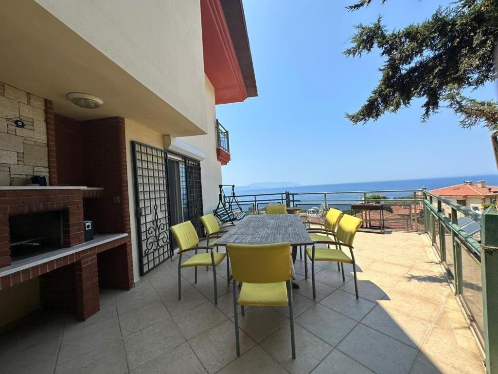 Muhtesem Deniz Manzarali 6+1 Villa Kuşadası